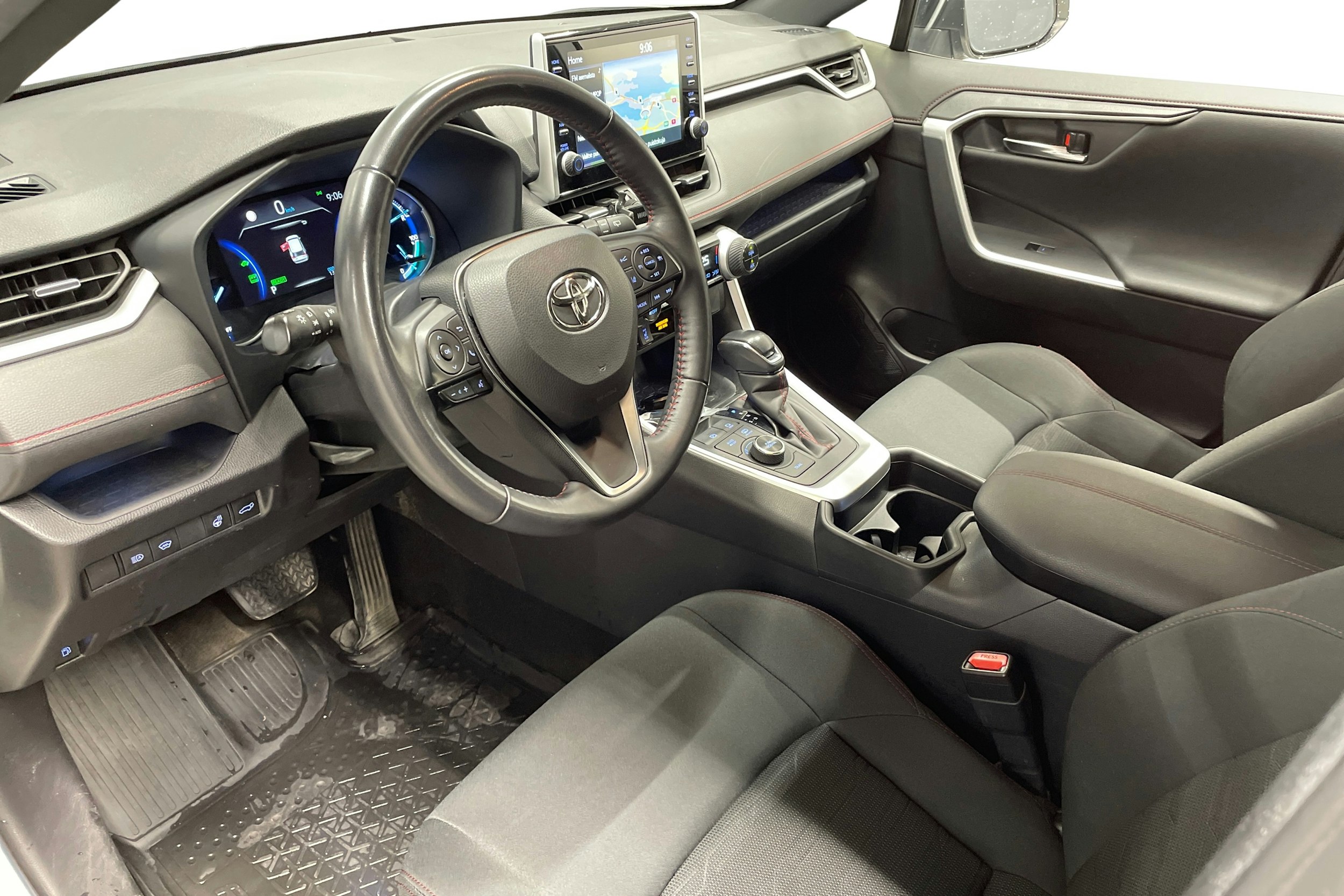 Valkoinen Toyota RAV4 Plug-in 2022 kuva 7.