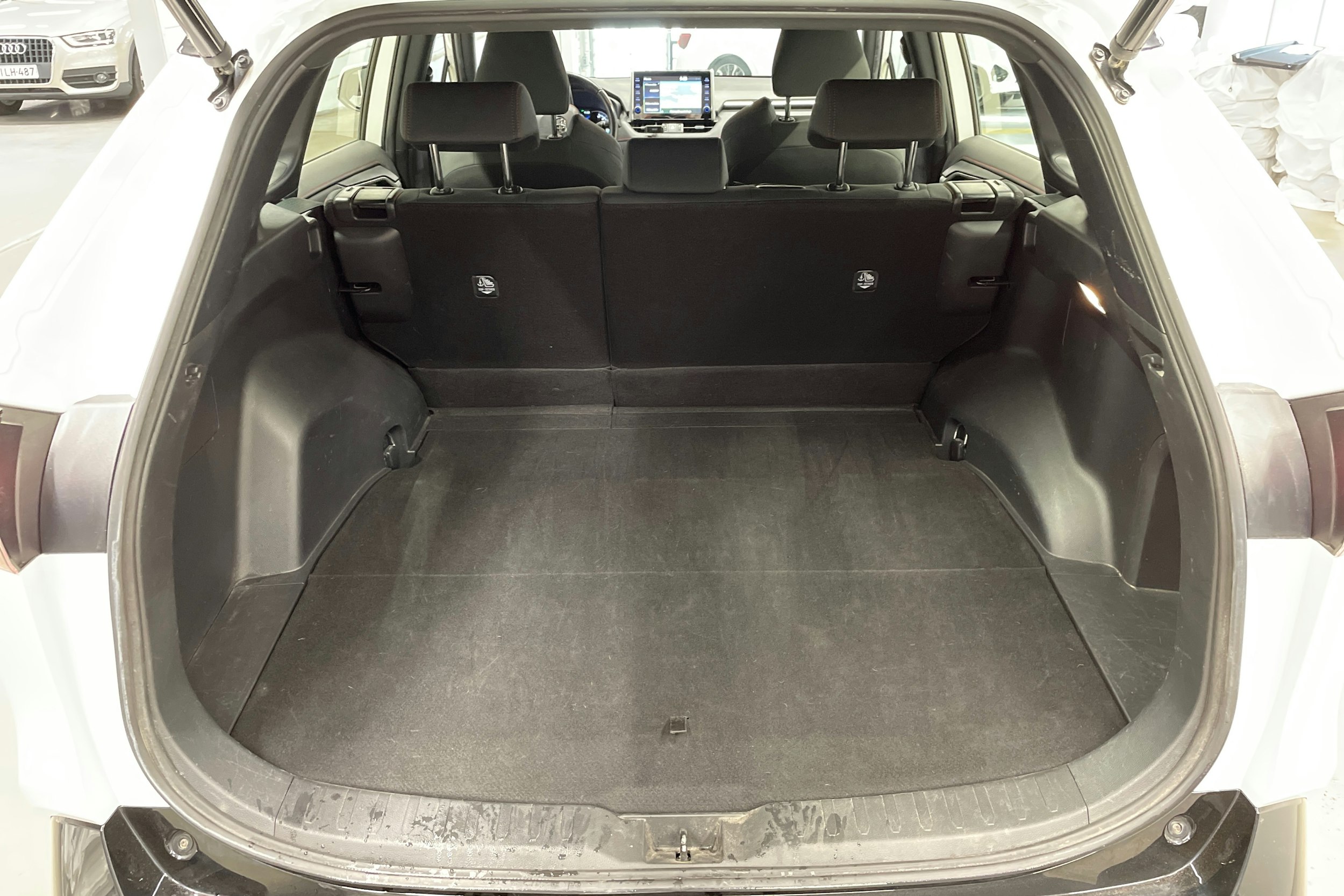 Valkoinen Toyota RAV4 Plug-in 2022 kuva 15.