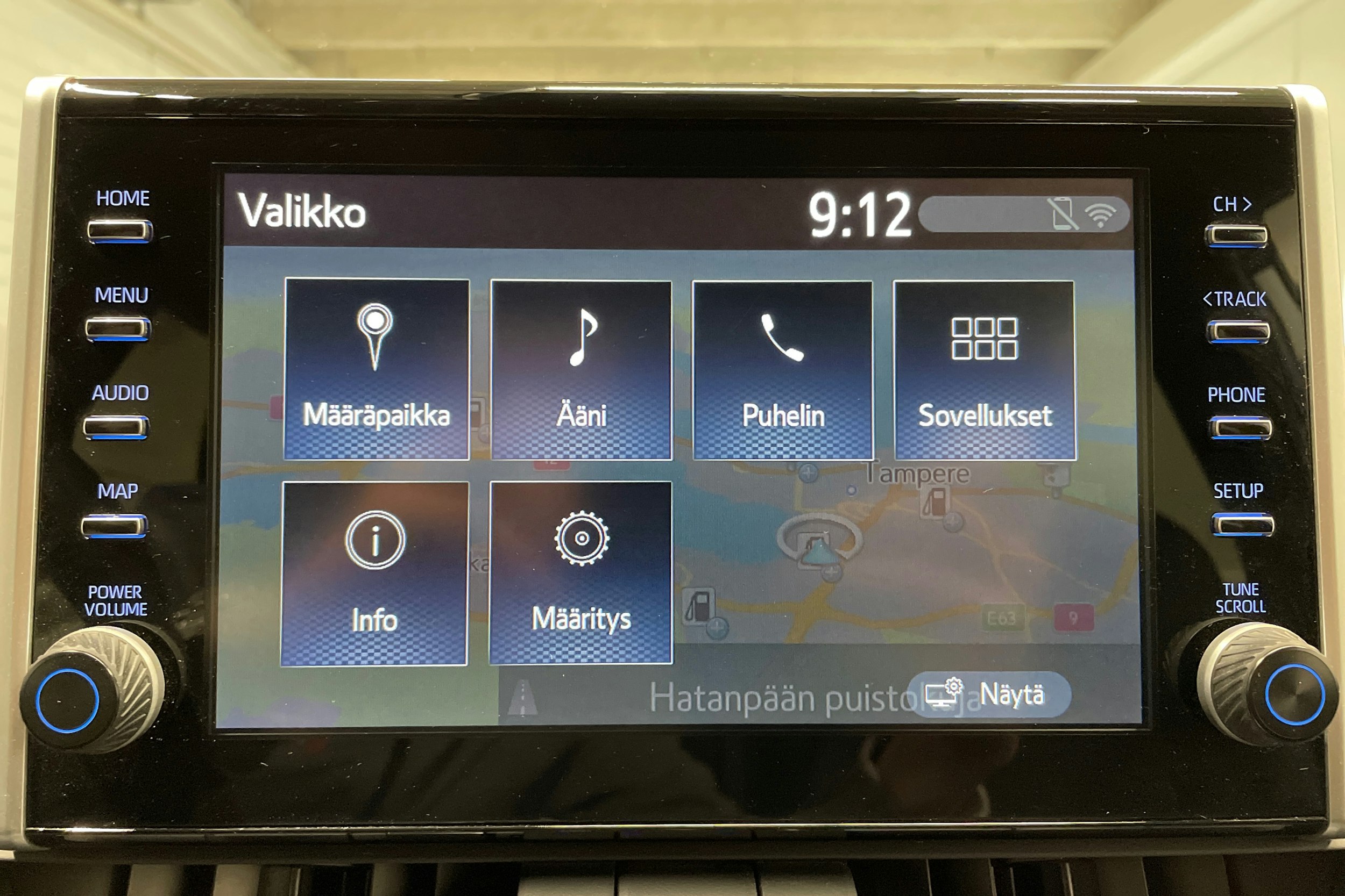 Valkoinen Toyota RAV4 Plug-in 2022 kuva 18.