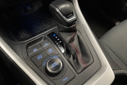 Valkoinen Toyota RAV4 Plug-in 2022 kuva 22.