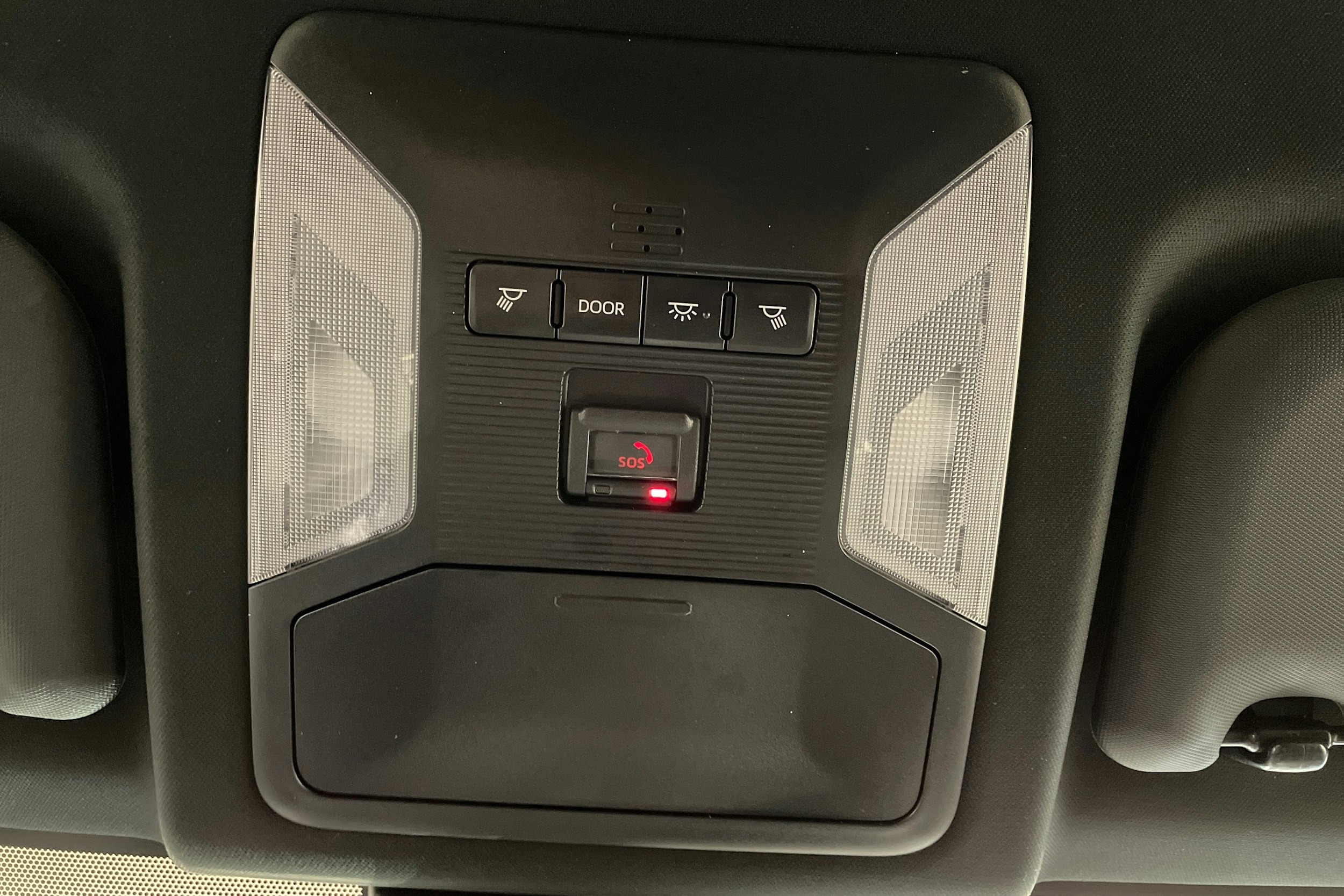 Valkoinen Toyota RAV4 Plug-in 2022 kuva 28.