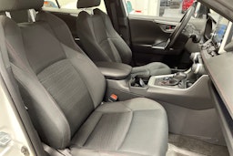 Valkoinen Toyota RAV4 Plug-in 2022 kuva 29.