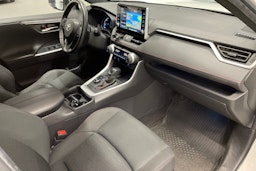 Valkoinen Toyota RAV4 Plug-in 2022 kuva 30.