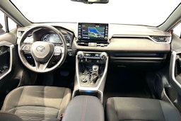 Punainen Toyota RAV4 Plug-in 2022 kuva 10.