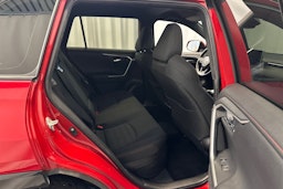 Punainen Toyota RAV4 Plug-in 2022 kuva 15.