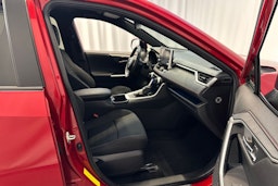 Punainen Toyota RAV4 Plug-in 2022 kuva 16.