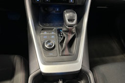 Punainen Toyota RAV4 Plug-in 2022 kuva 24.