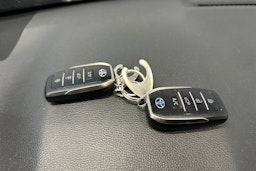 Punainen Toyota RAV4 Plug-in 2022 kuva 25.