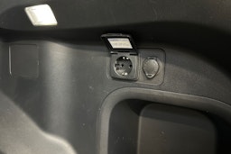 Punainen Toyota RAV4 Plug-in 2022 kuva 27.