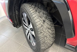 Punainen Toyota RAV4 Plug-in 2022 kuva 29.