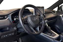 musta Toyota RAV4 Plug-in 2022 kuva 3.