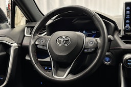 musta Toyota RAV4 Plug-in 2022 kuva 13.