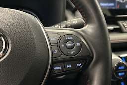 musta Toyota RAV4 Plug-in 2022 kuva 20.