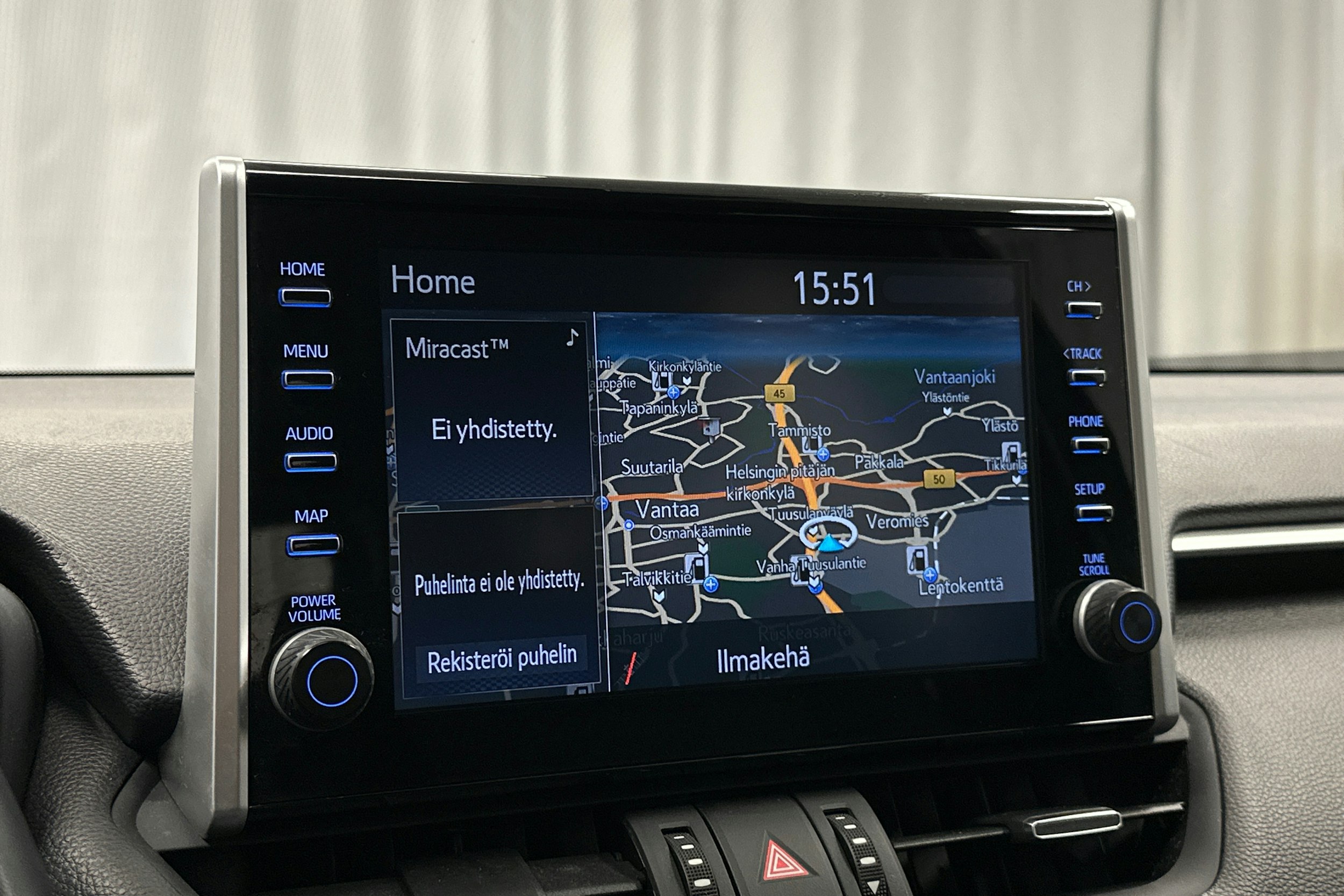 musta Toyota RAV4 Plug-in 2022 kuva 23.