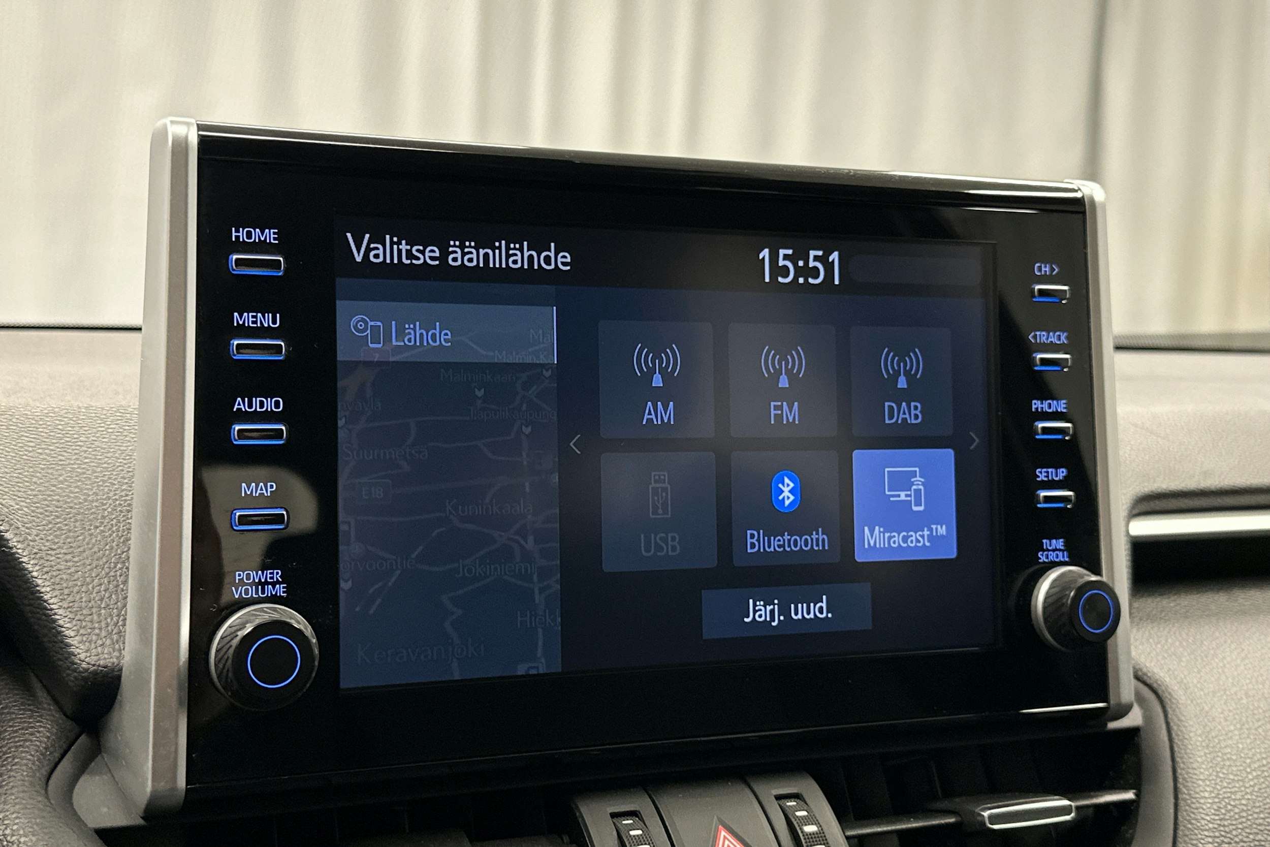 musta Toyota RAV4 Plug-in 2022 kuva 25.