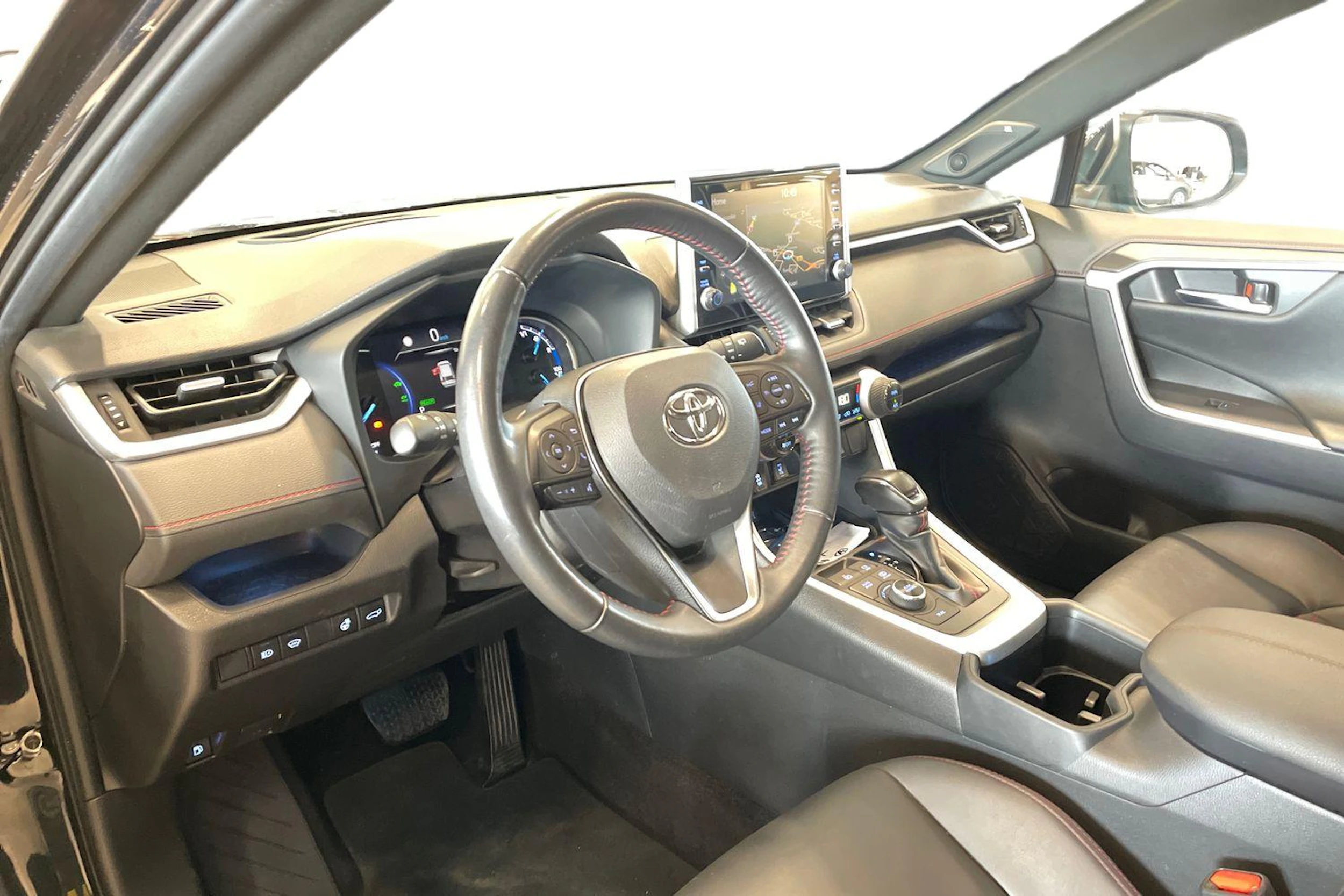 met. musta Toyota RAV4 Plug-in 2022 kuva 8.