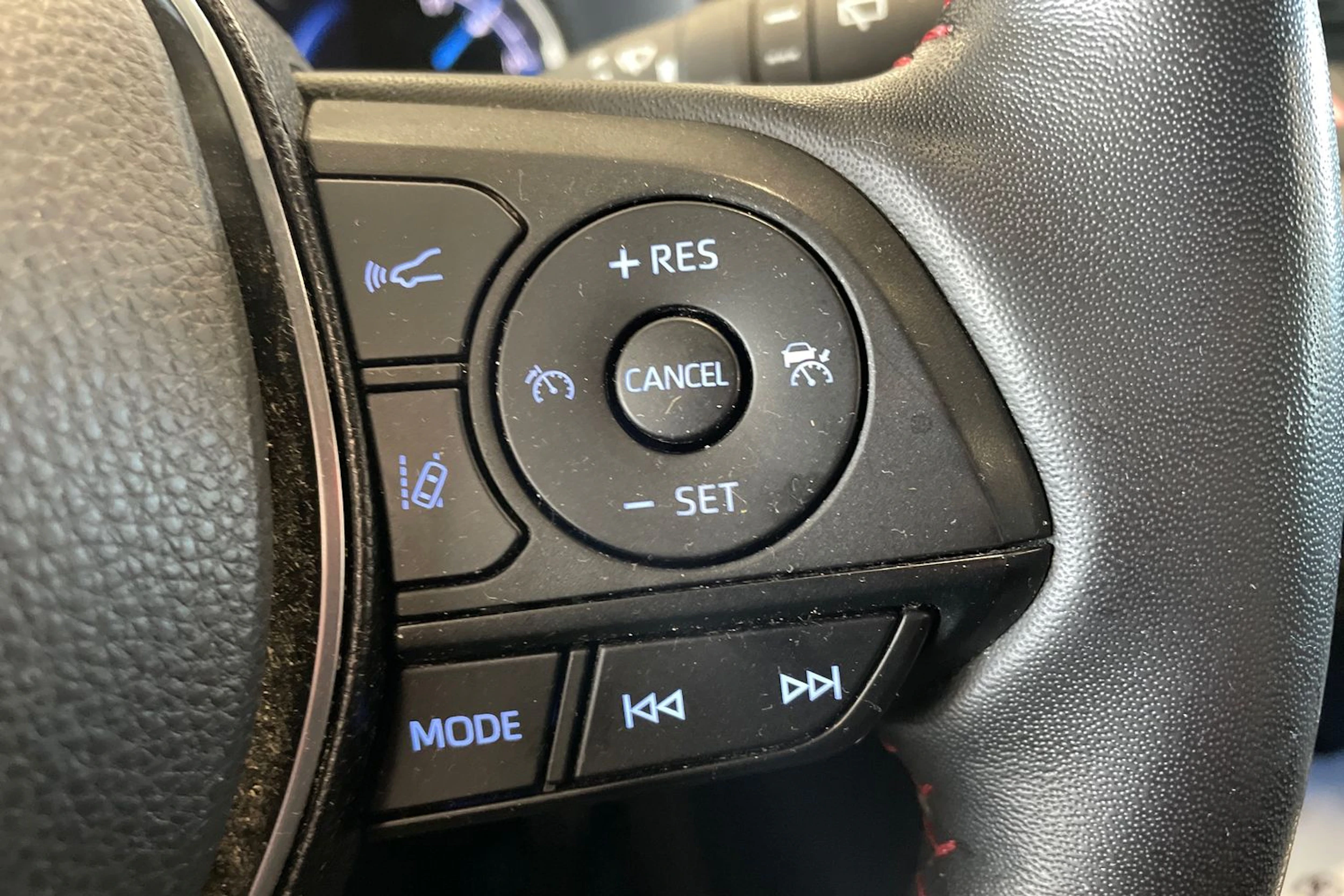 met. musta Toyota RAV4 Plug-in 2022 kuva 17.