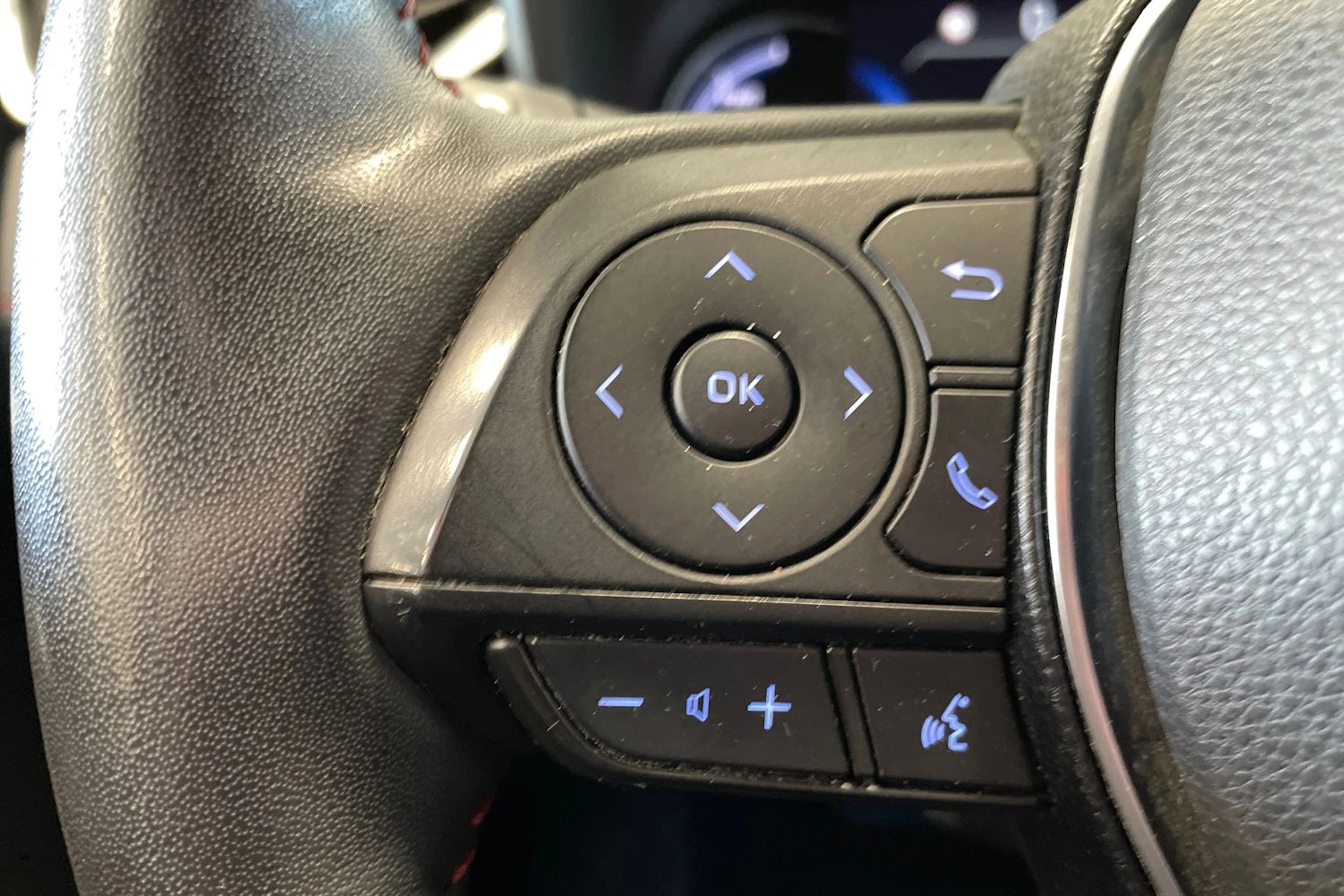 met. musta Toyota RAV4 Plug-in 2022 kuva 18.