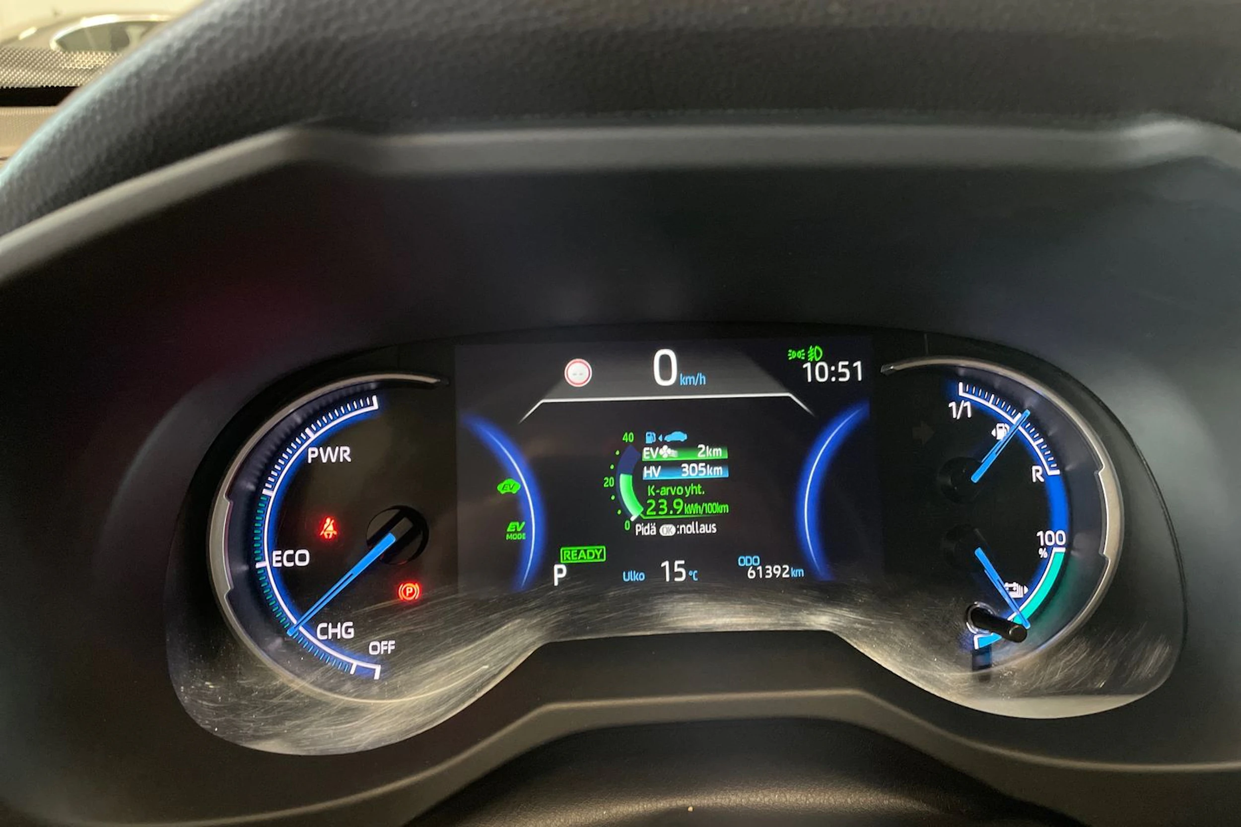 met. musta Toyota RAV4 Plug-in 2022 kuva 19.