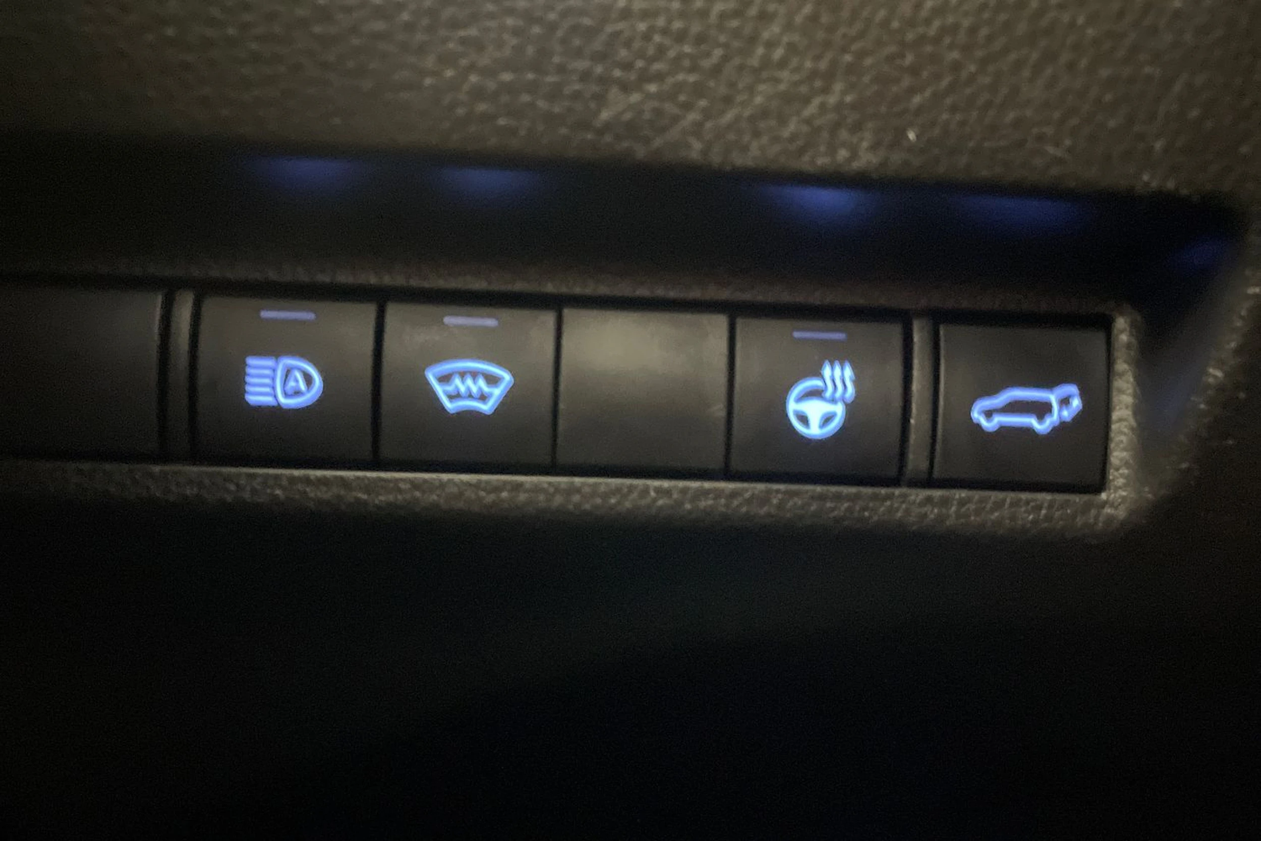 met. musta Toyota RAV4 Plug-in 2022 kuva 20.