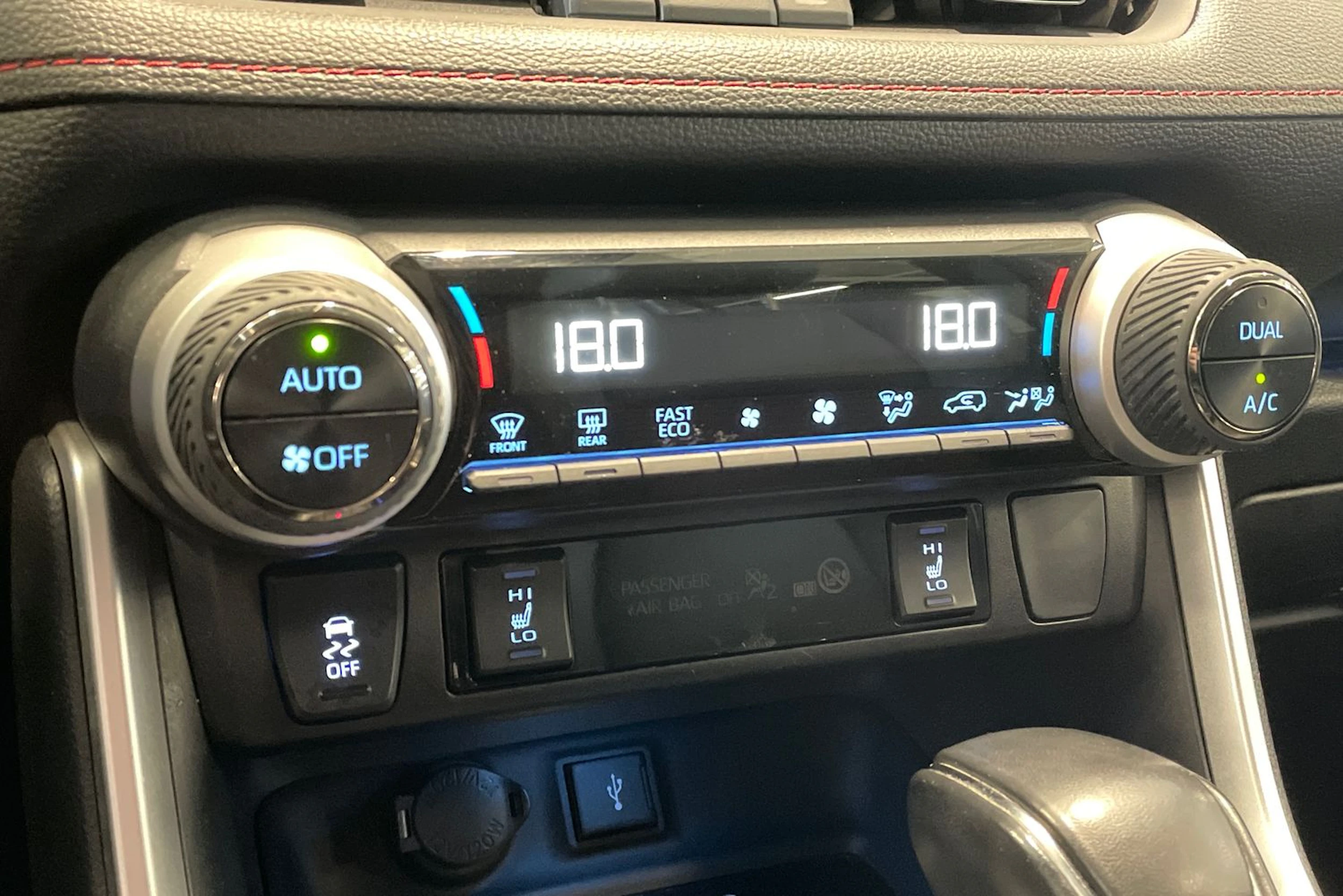 met. musta Toyota RAV4 Plug-in 2022 kuva 27.
