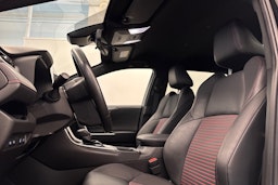 Musta Toyota RAV4 Plug-in 2022 kuva 12.