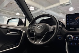 Musta Toyota RAV4 Plug-in 2022 kuva 14.