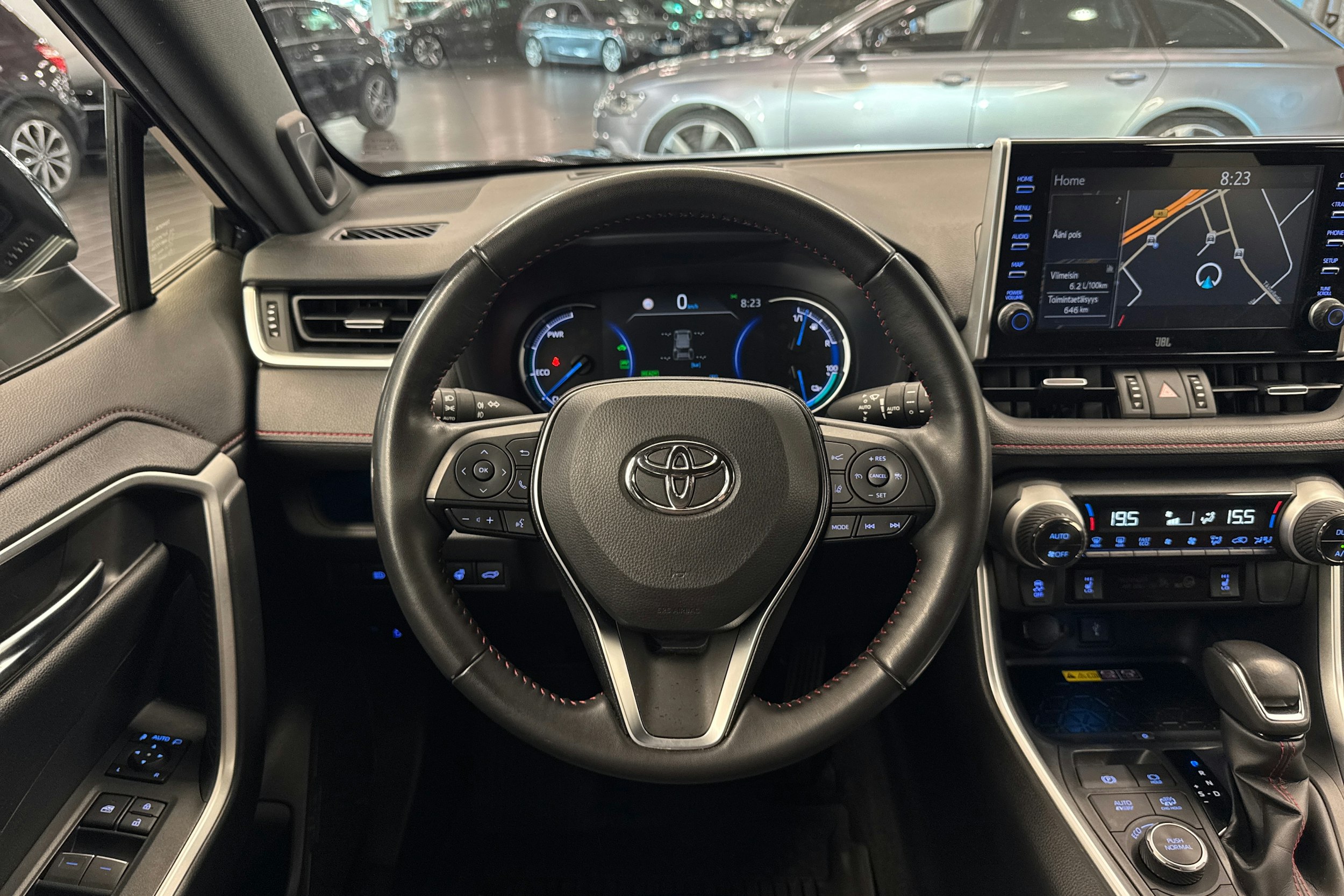 Musta Toyota RAV4 Plug-in 2022 kuva 15.