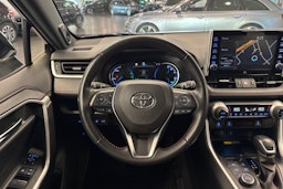 Musta Toyota RAV4 Plug-in 2022 kuva 15.