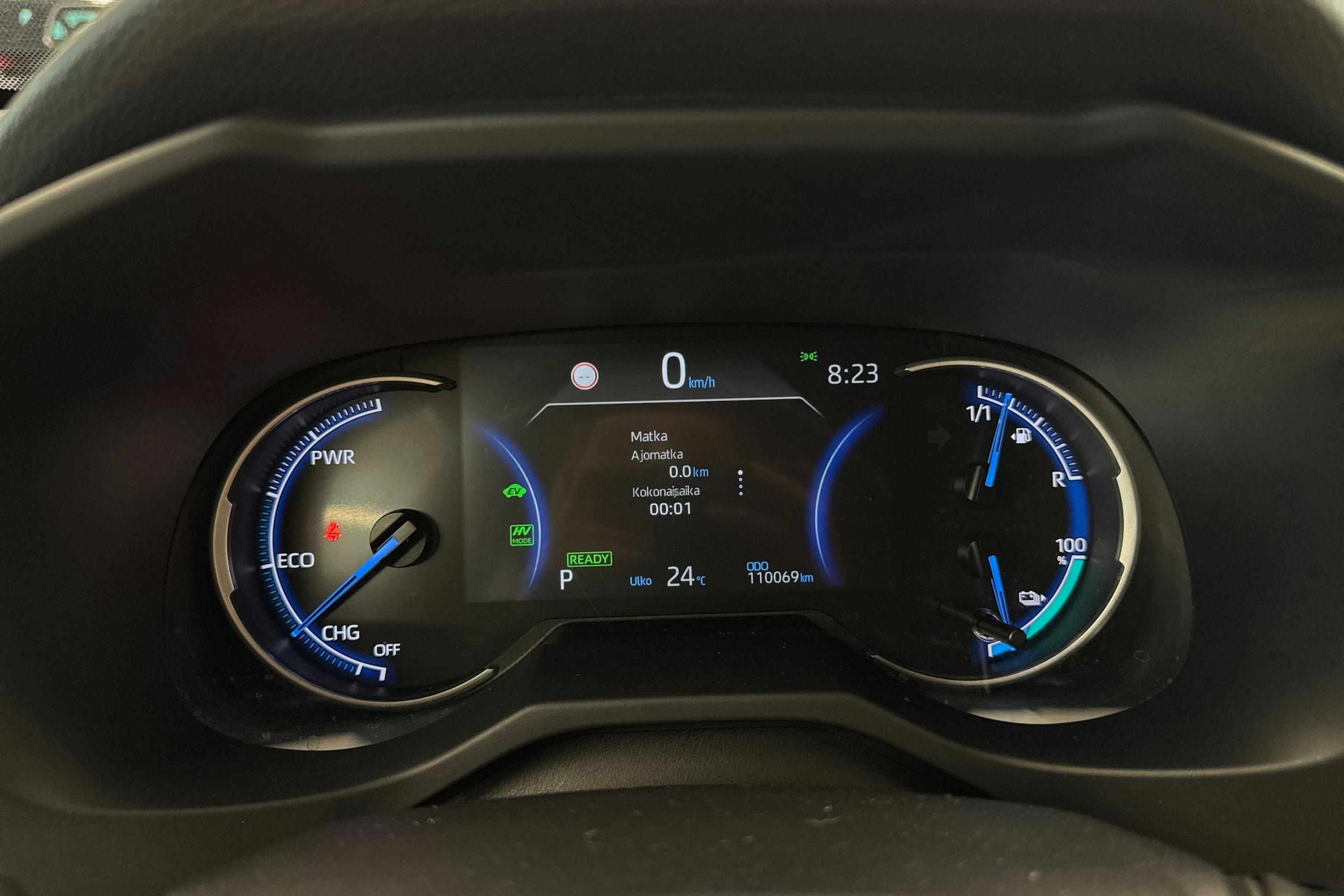 Musta Toyota RAV4 Plug-in 2022 kuva 17.