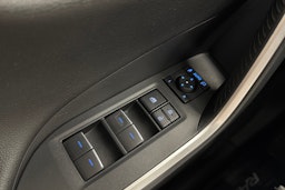 Musta Toyota RAV4 Plug-in 2022 kuva 21.