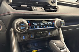 Musta Toyota RAV4 Plug-in 2022 kuva 25.