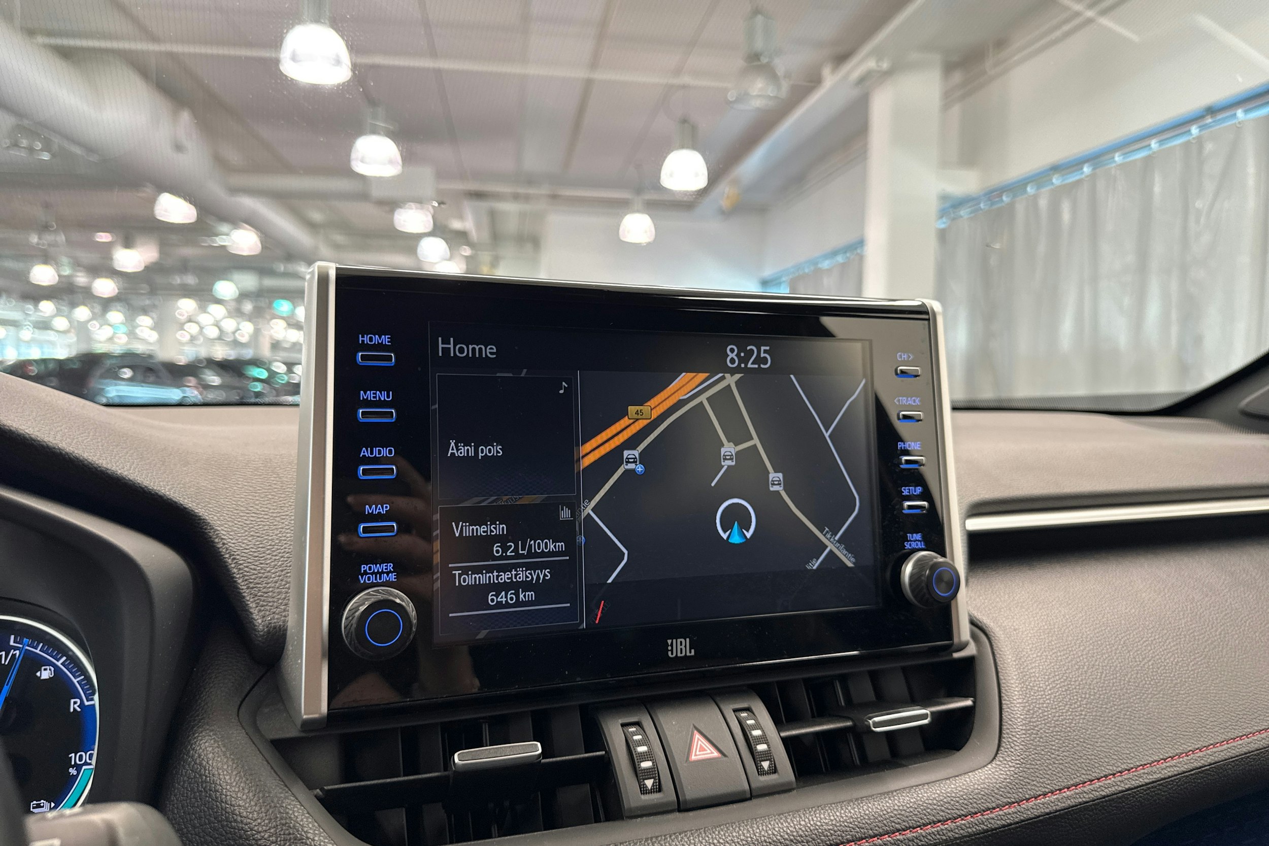 Musta Toyota RAV4 Plug-in 2022 kuva 26.