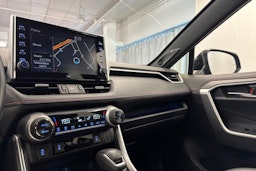 Musta Toyota RAV4 Plug-in 2022 kuva 27.