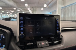 Musta Toyota RAV4 Plug-in 2022 kuva 28.