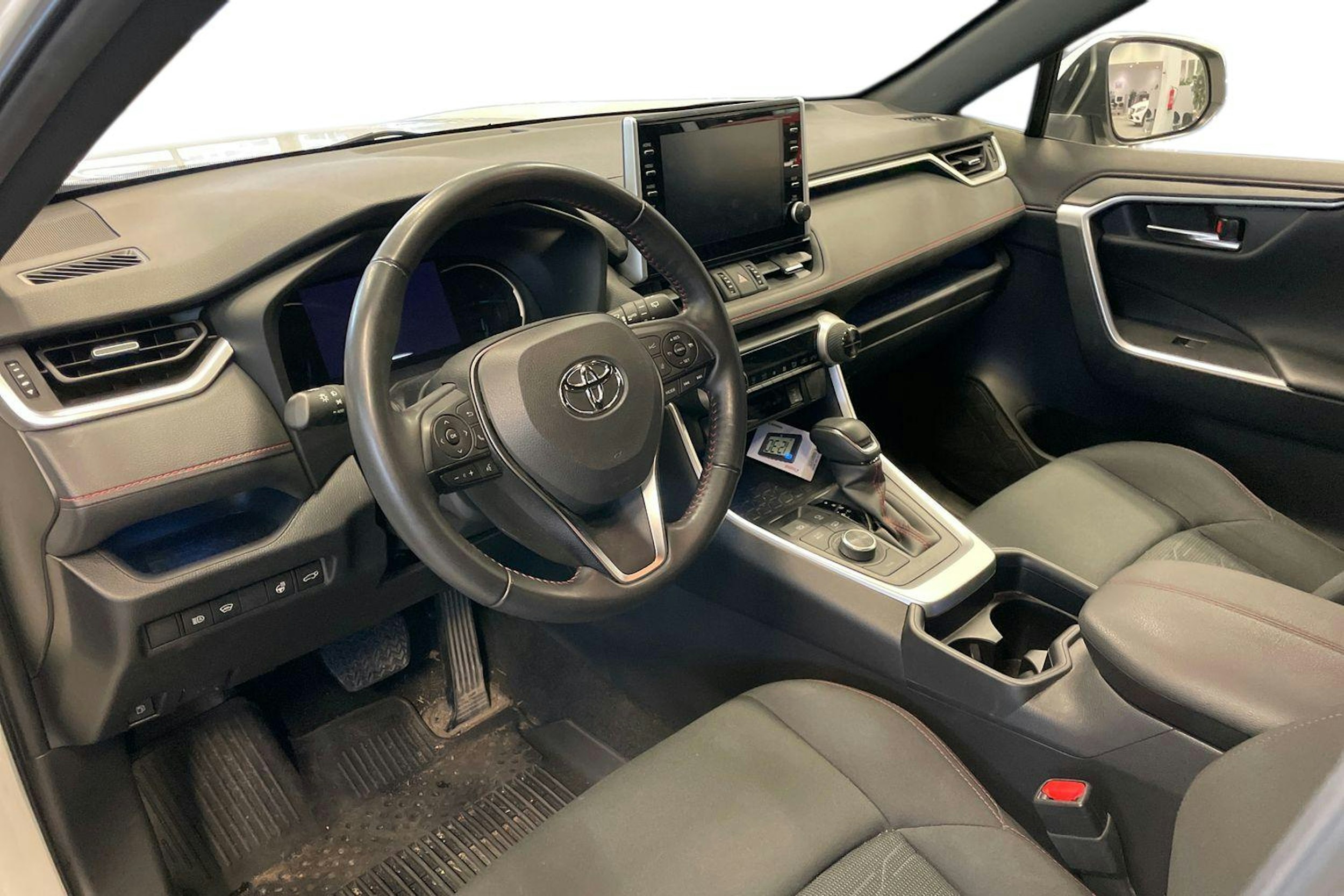 valkoinen Toyota RAV4 Plug-in 2022 kuva 3.