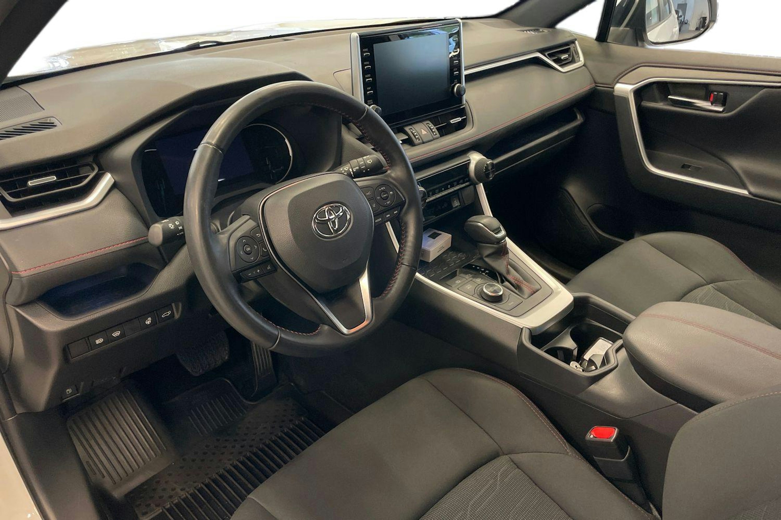 valkoinen Toyota RAV4 Plug-in 2022 kuva 7.