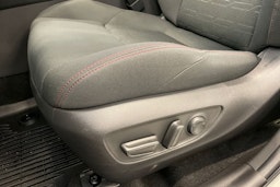 valkoinen Toyota RAV4 Plug-in 2022 kuva 14.