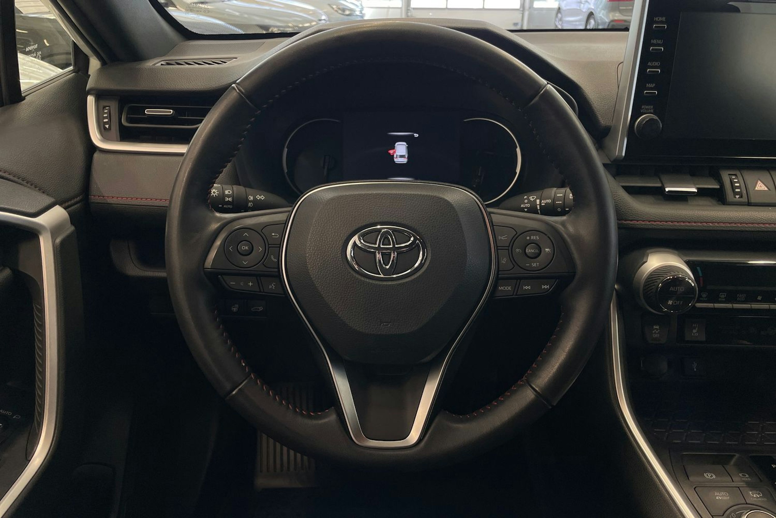 valkoinen Toyota RAV4 Plug-in 2022 kuva 15.
