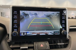 valkoinen Toyota RAV4 Plug-in 2022 kuva 18.