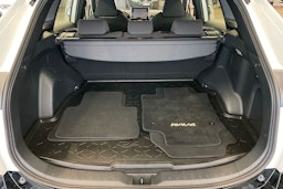 valkoinen Toyota RAV4 Plug-in 2022 kuva 20.