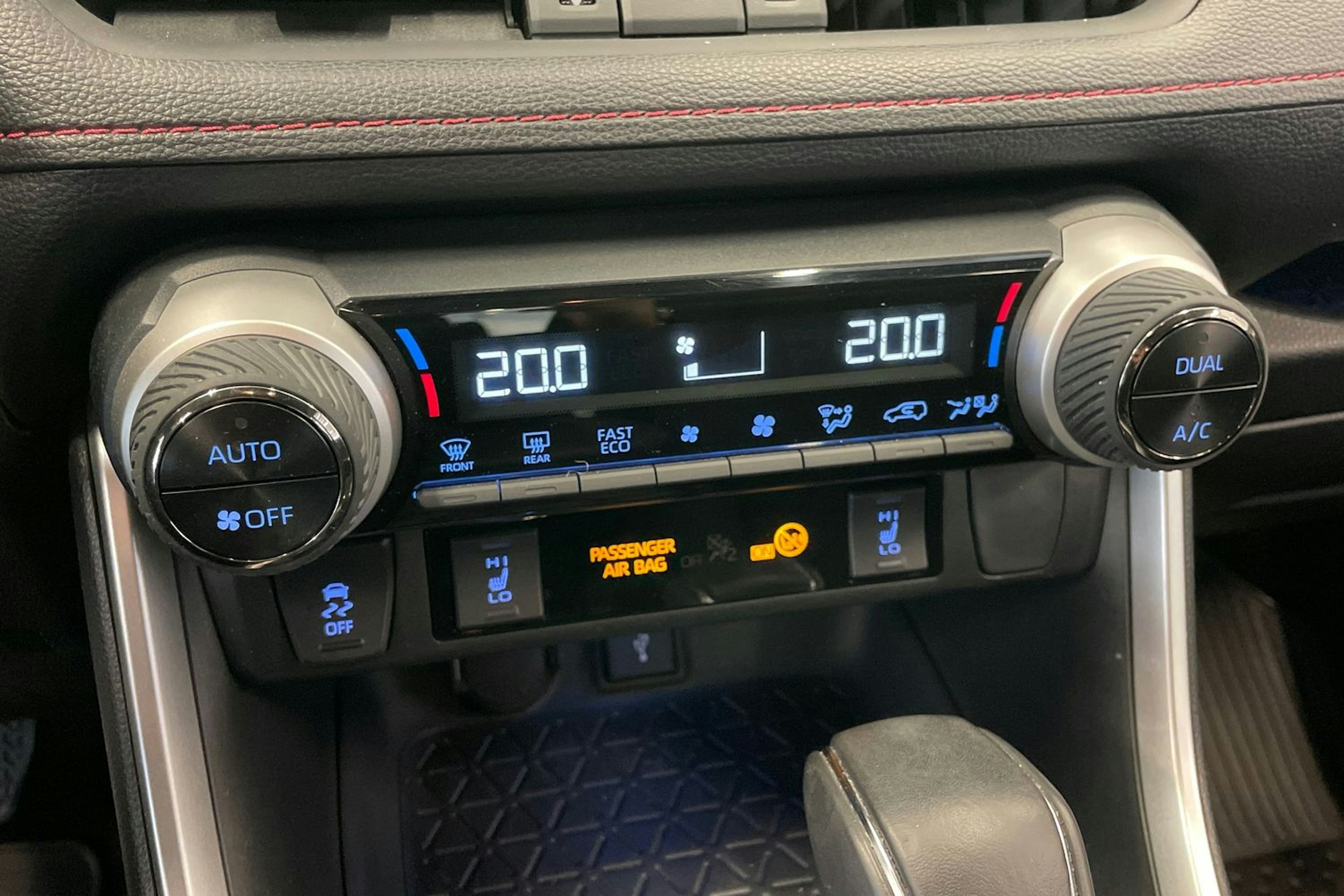 valkoinen Toyota RAV4 Plug-in 2022 kuva 21.