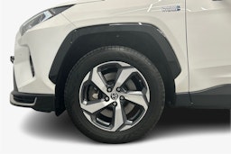 valkoinen Toyota RAV4 Plug-in 2022 kuva 11.
