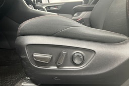 valkoinen Toyota RAV4 Plug-in 2022 kuva 16.