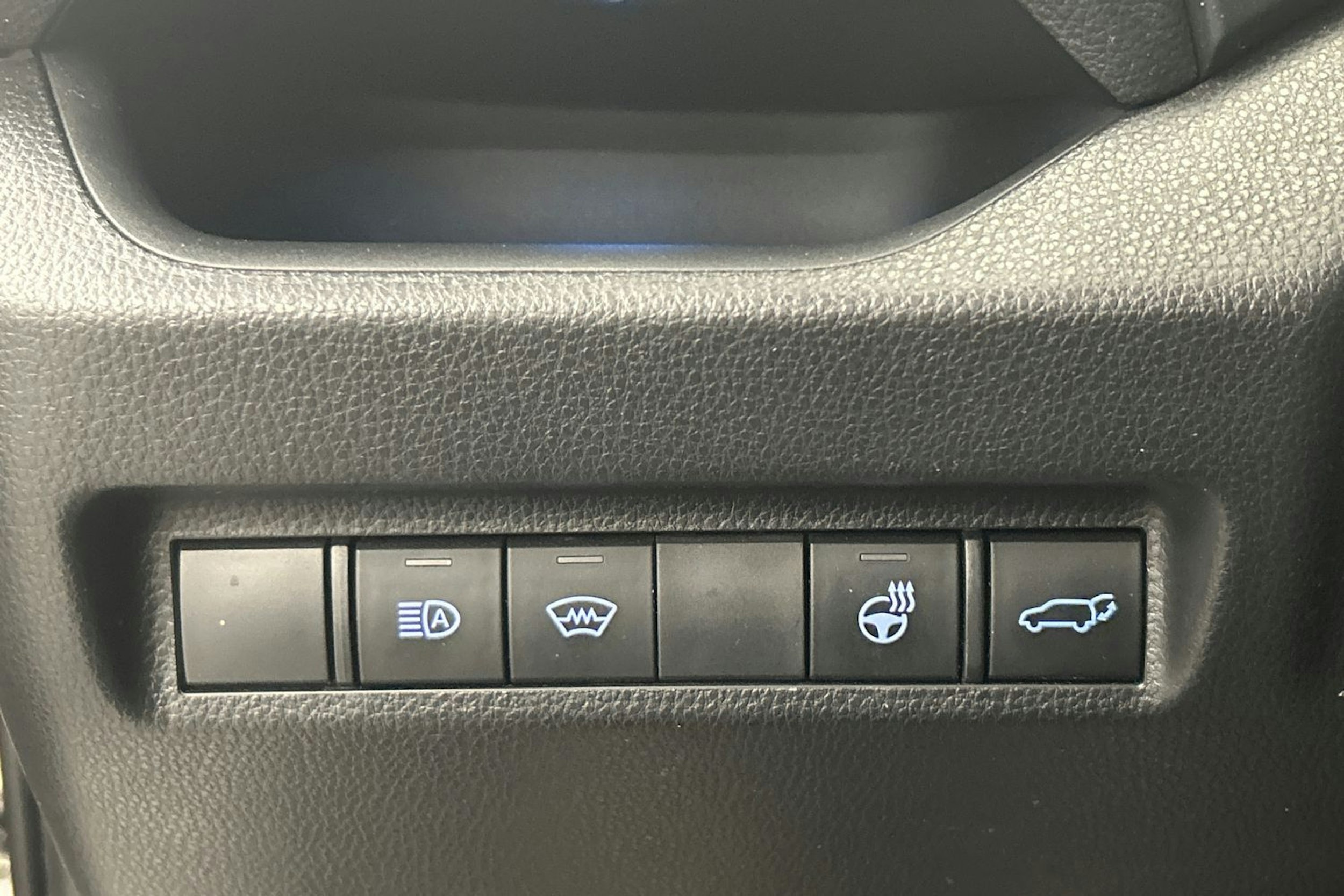valkoinen Toyota RAV4 Plug-in 2022 kuva 20.