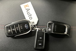 valkoinen Toyota RAV4 Plug-in 2022 kuva 28.