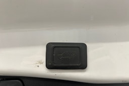 valkoinen Toyota RAV4 Plug-in 2022 kuva 33.