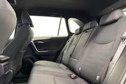 valkoinen Toyota RAV4 Plug-in 2022 kuva 8.