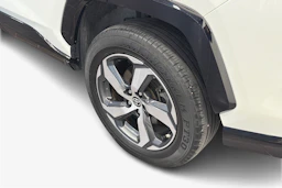 valkoinen Toyota RAV4 Plug-in 2022 kuva 9.