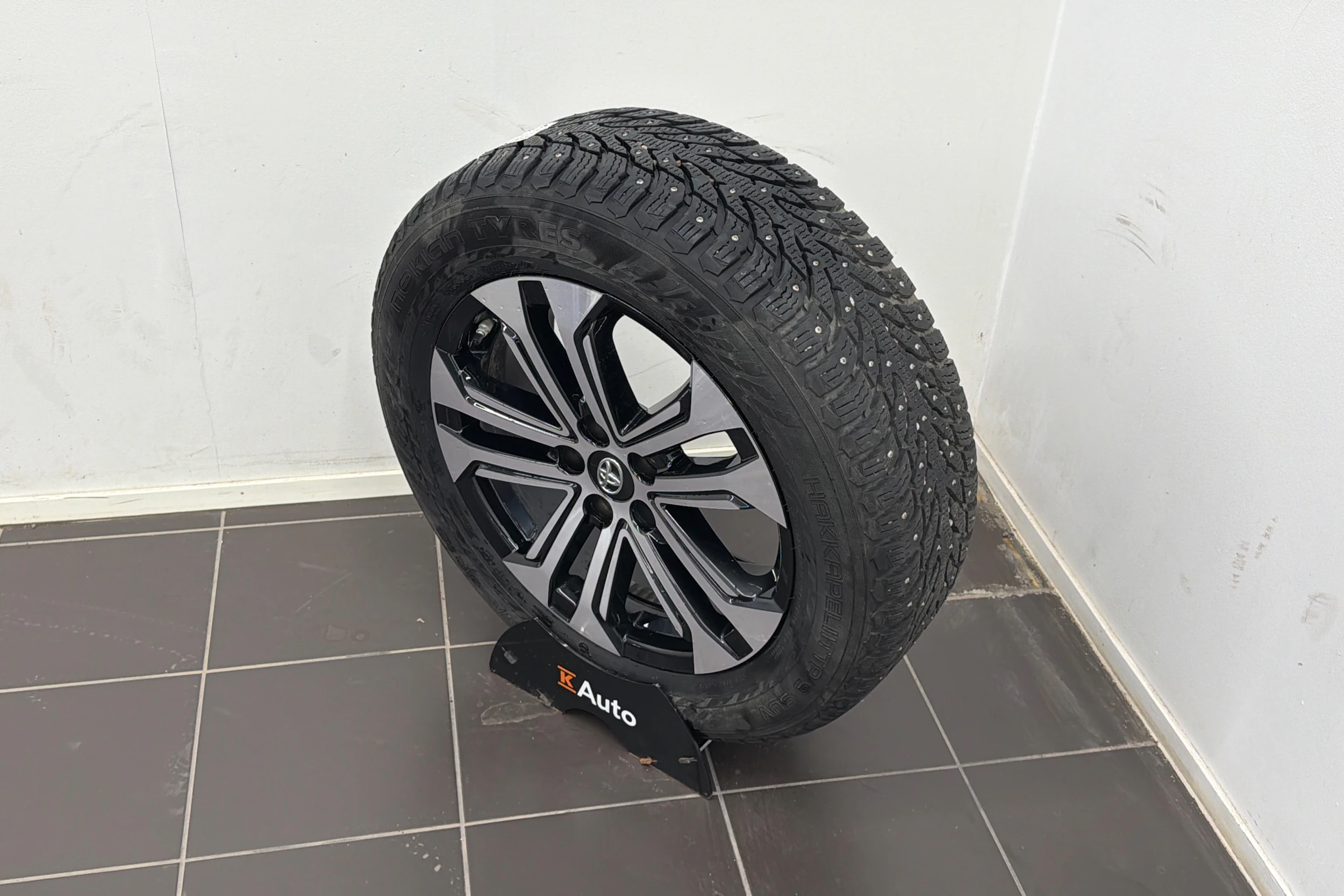 valkoinen Toyota RAV4 Plug-in 2022 kuva 10.